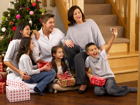 Noticia : El hogar es donde la familia se diviérte en Navidad