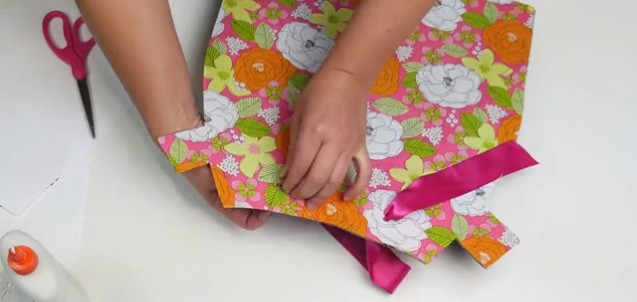 Manualidad infantil : Disfraces de muñecas de papel