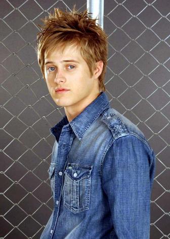 maxi iglesias sin ropa. Maxi iglesias. lucas grabeel