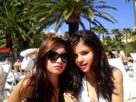 pictures of selena gomez and demi lovato on barney. selena gomez and demi lovato