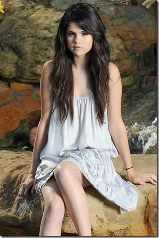 selena gomez photoshopped picture. Selena Gomez nuevo photoshop