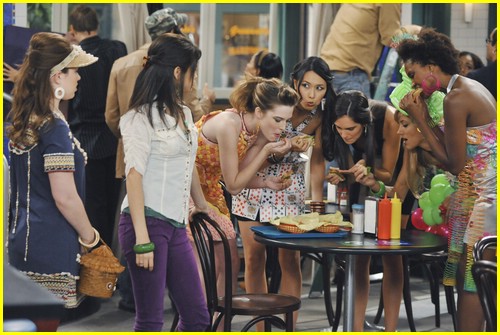 2x13FashionWeek07