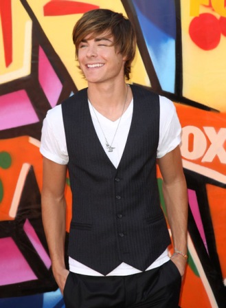 Cc19 Hsm3 Zac Efron aun no tiene cama donde dormir