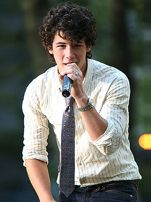 http://images.yodibujo.es/_uploads/membres/articles/20090730/lvquf_nick_jonas300.jpg