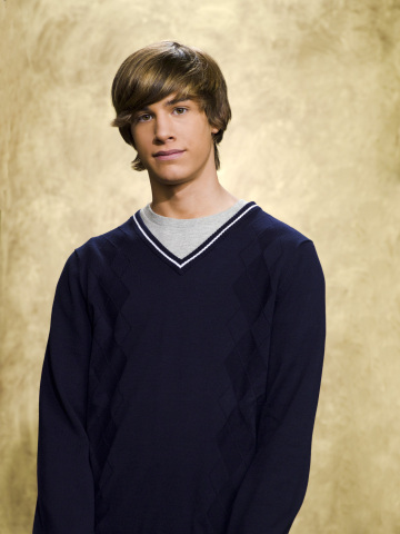 http://images.yodibujo.es/_uploads/membres/articles/20090730/x2ml2_DylanPattonstanding.jpg