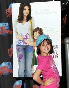 CONOCE A JOEY KING, LA HERMANA DE SELENA GOMEZ EN LA FICCI&Oacute;N