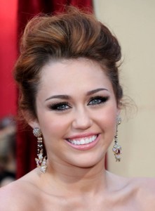 miley-cyrus_COM-82academyawards-2010mar5-0019