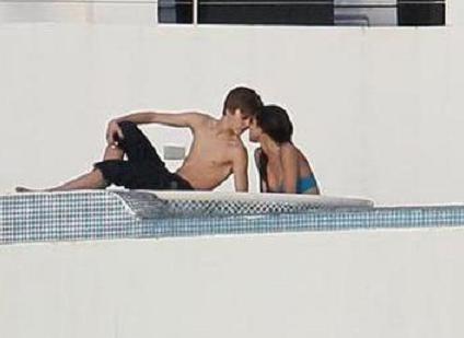 Selena Gomez Y Justin Bieber En El Caribe. selena y justin. NOVIOS!