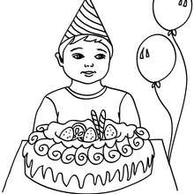 Dibujo para colorear : Niño con su pastel de cumpleaños