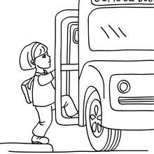 Dibujo para colorear : una alumna subiendo en el autobus escolar