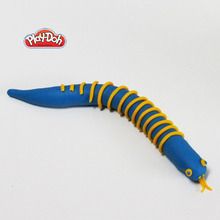 Una serpiente en plastilina Play-Doh